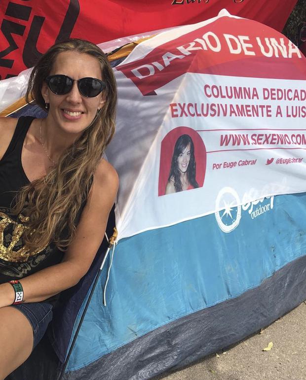 Argentina's Euge Cabral has been writing articles on various aspects of Sun's career for over a decade.  Diario de una fan is also accessible through their social networks.
