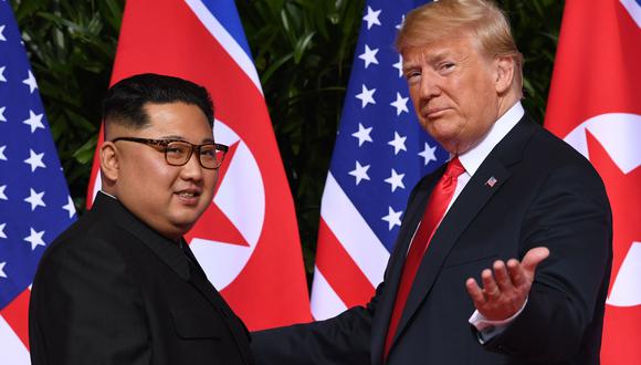 Trump y Kim acordaron en junio que ambos trabajarían para lograr la desnuclearización de Corea del Norte a cambio de que Estados Unidos garantice la supervivencia del régimen. (Archivo AFP)