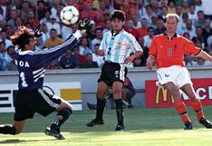 El gol ‘mágico’ con el que Dennis Bergkamp eliminó a Argentina en cuartos de final del Mundial Francia 98