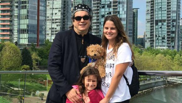 Jaime Bayly junto a su familia en Canadá. (Foto: Facebook)