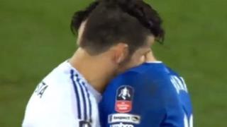Diego Costa mordió cuello a rival y fue expulsado [VIDEO]