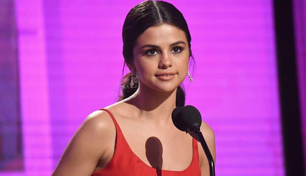When Selena Gomez gave an emotional message during the American Music Awards ceremony (Photo: Getty Images)