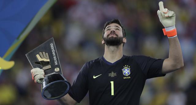9. Alisson Becker (Liverpool). El portero destacó tanto en el título de la Champions con su club como en el de la Copa América con Brasil. (Foto: AP)
