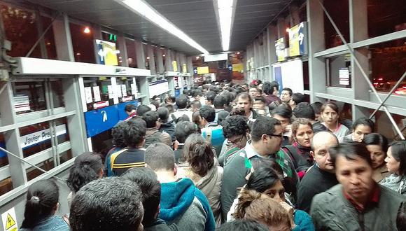 Metropolitano: Bus malogrado genera caos en estación Javier Prado (FOTOS)