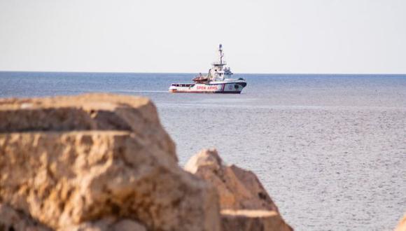 El Open Arms lleva desde el 1 de agosto a la espera de desembarcar en un puerto seguro. Foto: Getty images, vía BBC Mundo