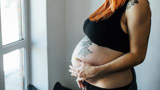 Piercings y tatuajes durante el embarazo: ¿Mi bebé corre algún riesgo? Obstetra responde