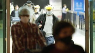 Aeropuertos: a partir de ahora, la mascarilla y escudo facial se usarán “en todo momento”, según el MTC