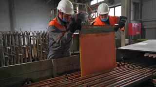 Precio del cobre se recupera después de que mineras reportan una caída en la producción