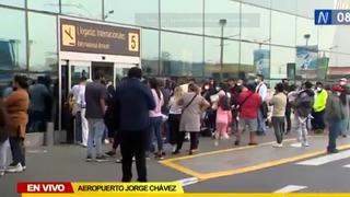 Aeropuerto Jorge Chávez: denuncian pérdida de vuelos por falta de atención de Migraciones para tramitar pasaporte