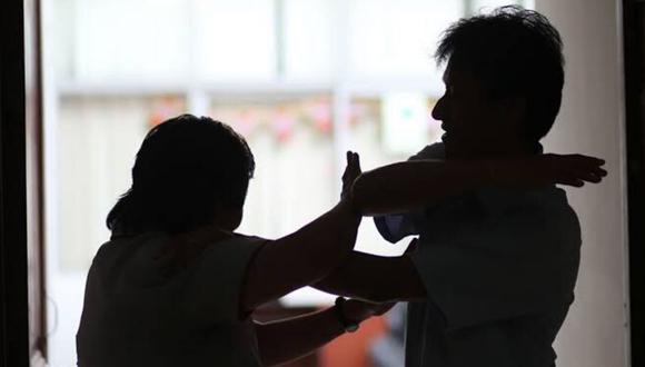 Meison Andrés Moya golpeó e intentó acuchillar a su pareja en presencia de su menor hija de 10 años. (Foto: Andina)