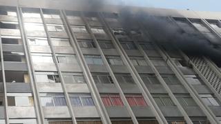 Cercado de Lima: incendio afecta edificio de la cuadra 11 de la Av. Abancay