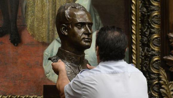 Alcaldesa de Barcelona retira el busto del rey Juan Carlos