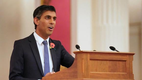 El primer ministro británico, Rishi Sunak, pronuncia un discurso en una recepción para líderes mundiales, empresarios, ecologistas y ONG en el Palacio de Buckingham en Londres, el 4 de noviembre de 2022. (Foto de Jonathan Brady / PISCINA / AFP)