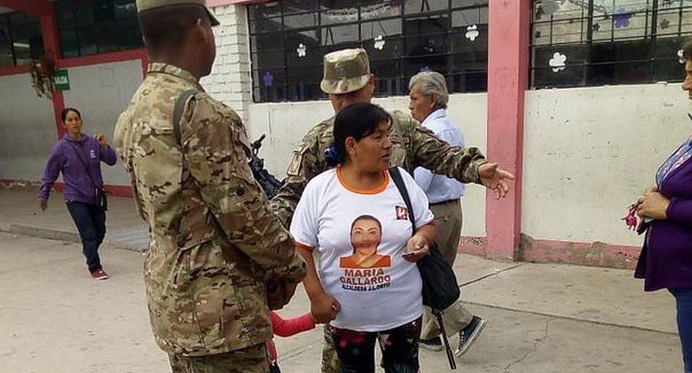 La señora fue detenida por efectivos del orden quienes la retiraron del local. (Foto: Difusión PNP)