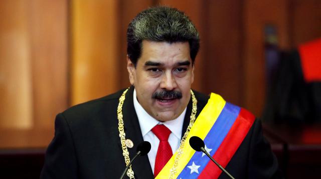 Nicolás Maduro juró ante el Tribunal Supremo de Justicia de Venezuela para un segundo mandato hasta el 2025. Dice que su país es víctima de "una guerra mundial" (Reuters).