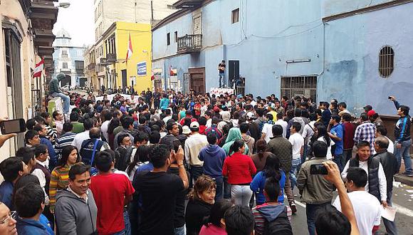 Imprentas clandestinas: dueños protestaron contra el municipio
