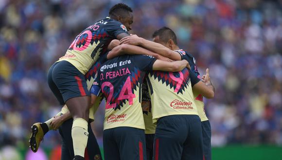 América venció a Cruz Azul  por la jornada 13 de la Liga MX. Las anotaciones de las 'Águilas' fueron obra de Quintero, Peralta y Uribe. Descontó Méndez para los 'Cementeros'. (Foto: AFP)