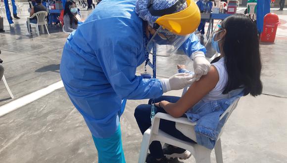 "Lo ideal sería incluir en la inmunización a la población adolescente de 12 a más años, para consolidar la inmunidad de rebaño", dijo Tejada.
