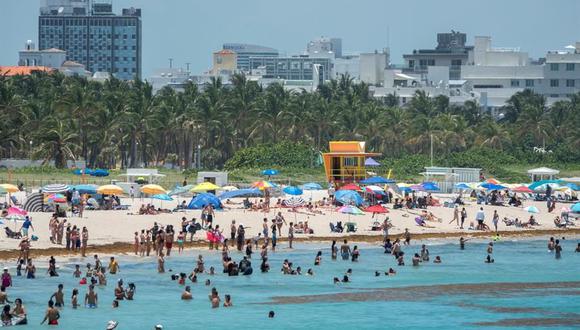 Estados Unidos: En la turística Florida, que el 10 de junio reabrió las playas, se registró un récord de nuevos infectados (5.508) y el lunes superó la barrera de los 100.000 casos positivos de coronavirus. (EFE/EPA/CRISTOBAL HERRERA).