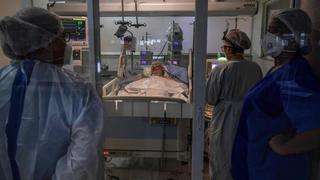 Brasil registra 15.726 casos y 263 muertes por coronavirus en un día