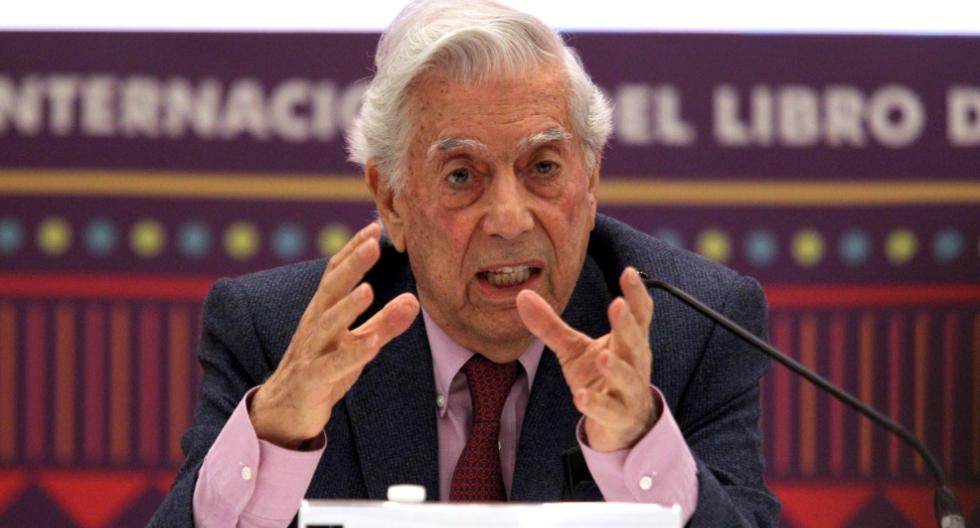 El novelista también se pronunció en el caso de Chile diciendo que "es mucho mejor tener democracias imperfectas, hasta corruptas, que dictaduras". (Foto: AFP)