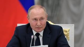 Todas las sombras de Putin: un cómic retrata al presidente ruso acusado de envenenamientos y de ocultar millones