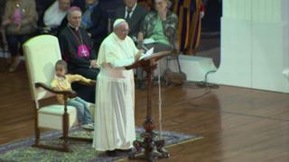 Conoce a ‘Jean’, el niño colombiano que le ‘robó’ la silla al papa Francisco en una misa [FOTOS]