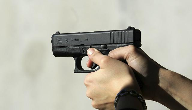 La pistola Glock, un objeto de culto tanto entre sicarios como amantes de las armas y agentes de policía, es la exportación más letal de un país neutral y pacífico como Austria. (Kevork Djansezian / AFP)