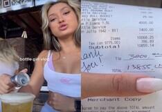 Camarera causa envidia en TikTok por mostrar propinas de 5 mil dólares atendiendo dos mesas