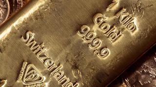 Precio del oro cae por expectativas de fuerte aumento de tasas en EE.UU.