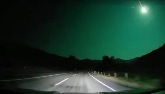 El paso de un meteorito iluminó el cielo de Turquía. (Captura de video).