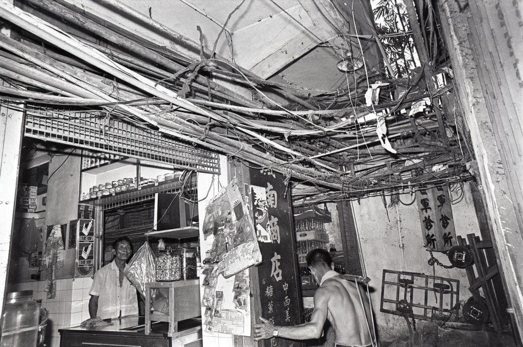 Illegal water pipes crossed the roofs of houses and streets in the populated city (image from 1977).  / GET IMAGES.
