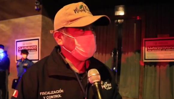El coordinador de fiscalización de Miraflores señaló que el operativo se produjo luego de denuncias de los vecinos. (Foto: Captura de América Televisión)