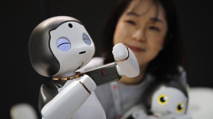 Liku es un adorable humanoide pequeño que puede brindar compañía a los adultos. (Foto: Bloomberg)