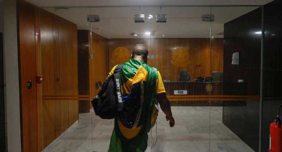 Partidarios del expresidente de Brasil, Jair Bolsonaro, destrozan el Palacio de Planalto durante una manifestación contra el presidente Luiz Inácio Lula da Silva en Brasilia, el 8 de enero de 2023. (REUTERS/Adriano Machado).