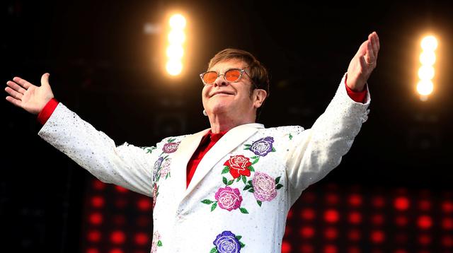 Elton John en el primer concierto del año que ofrece en el Reino Unido. (Foto: Reuters)