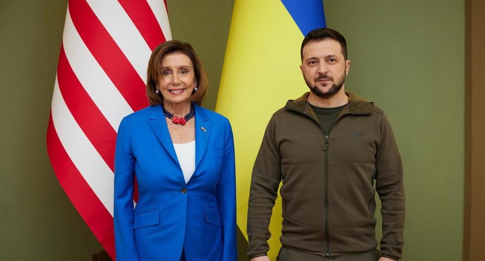 La presidenta de la Cámara de Representantes de Estados Unidos, Nancy Pelosi, se reunió en Kiev con el presidente de Ucranua, Volodymyr Zelensky. (EFE).