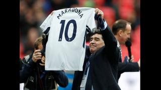 Tottenham goleó con doblete de Kane y la presencia de Maradona
