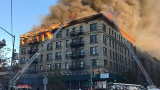 Más de 100 bomberos atienden brutal incendio en Manhattan