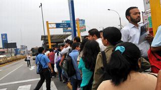 Metropolitano: la Policía capturó a tres sujetos cuando intentaban robar a pasajeros en la estación Tomás Valle 