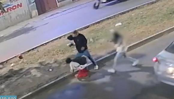 Policía de tránsito intervino para evitar que un ladrón concrete el robo a un escolar | Captura de video / Buenos Días Perú