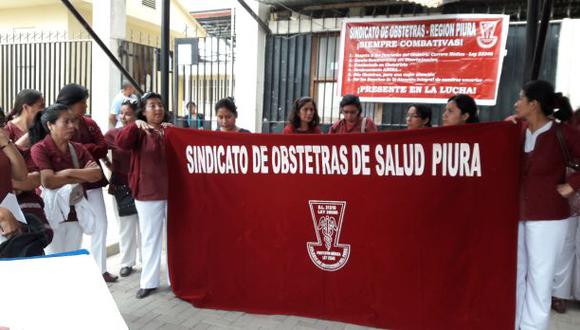 Obstetras de Piura acataron este martes una huelga indefinida. (Foto: Ralph Zapata / El Comercio)