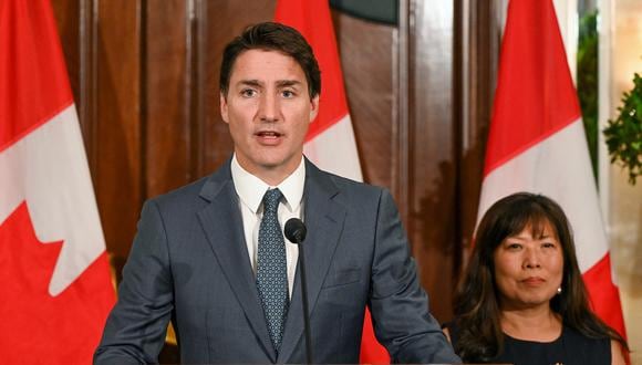 El primer ministro de Canadá, Justin Trudeau, en una conferencia de prensa durante una visita de escala a Singapur el 8 de septiembre de 2023. (Foto de Roslan RAHMAN / AFP)