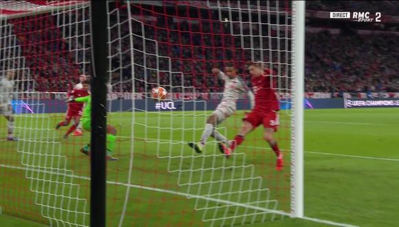 El defensor del Liverpool en lugar de desviar el disparo de Serge Gnabry, extremo del Bayern Múnich, terminó introduciendo la pelota en su propia portería. (Foto: captura de video)