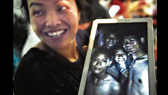 El milagro tailandés. Cuatro de los 12 niños que fueron rescatados  esta semana de la cueva de Tham Luang Nang Non. [Foto: AFP]