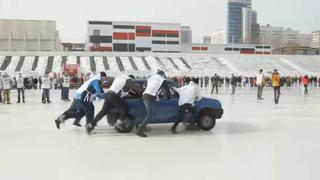 Los rusos lo hicieron de nuevo: juegan con autos en el hielo