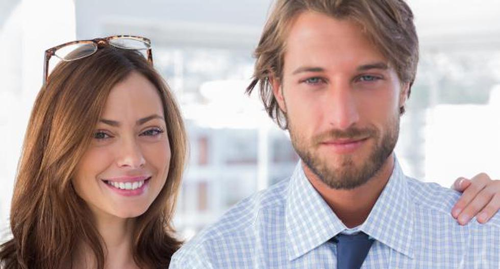 Puedes convertirte en la asesora de imagen de tu pareja y garantizar que dará una muy buen impresión frente a su futuro empleador. (Foto: iStock)