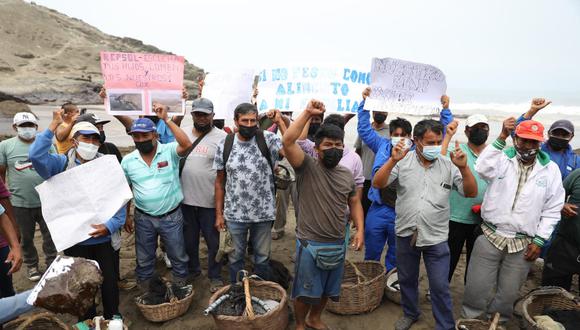 Pescadores se quedaron sin trabajo por el derrame de petróleo en el mar de Ventanilla. (Foto. EFE)