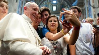 ¿Qué reflexión hizo el papa Francisco sobre el uso de celulares en las personas jóvenes?