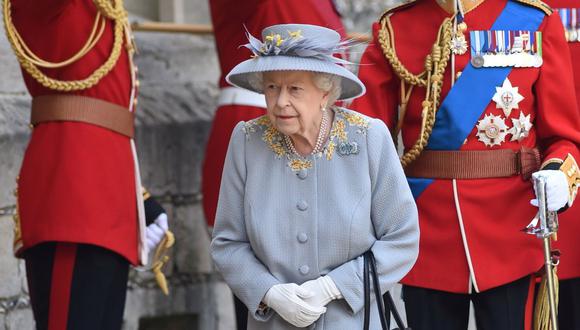 La reina Isabel de Gran Bretaña llega a la ceremonia para conmemorar su cumpleaños oficial en el Castillo de Windsor en Windsor, Gran Bretaña, el 12 de junio de 2021. (Eddie Mulholland / Reuters).
